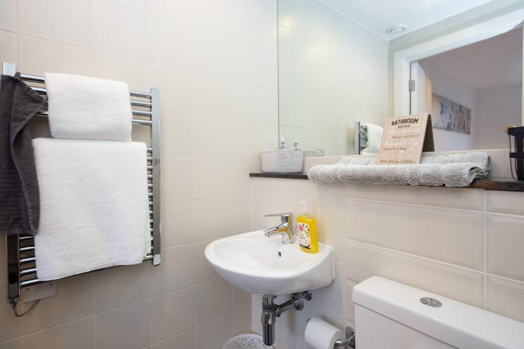 Stylish Mediacity 2Bed, Sleeps 6, Amazing Views 曼彻斯特 外观 照片