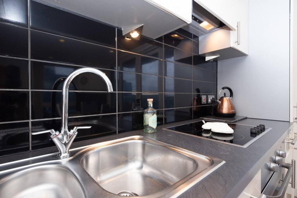 Stylish Mediacity 2Bed, Sleeps 6, Amazing Views 曼彻斯特 外观 照片
