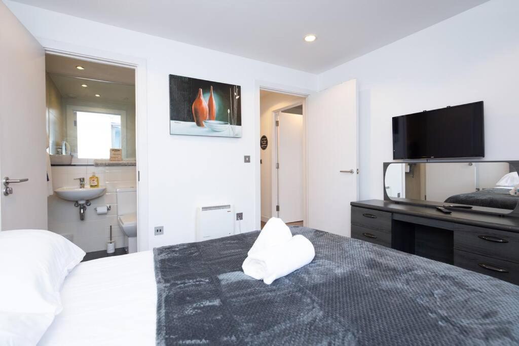 Stylish Mediacity 2Bed, Sleeps 6, Amazing Views 曼彻斯特 外观 照片