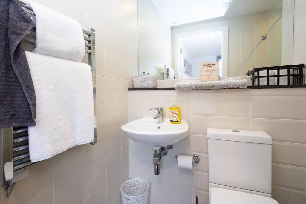 Stylish Mediacity 2Bed, Sleeps 6, Amazing Views 曼彻斯特 外观 照片
