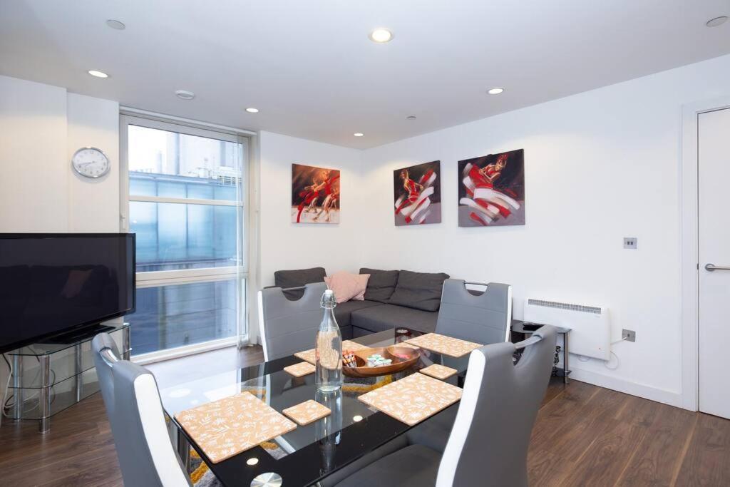 Stylish Mediacity 2Bed, Sleeps 6, Amazing Views 曼彻斯特 外观 照片