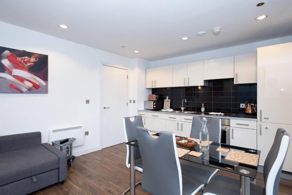 Stylish Mediacity 2Bed, Sleeps 6, Amazing Views 曼彻斯特 外观 照片