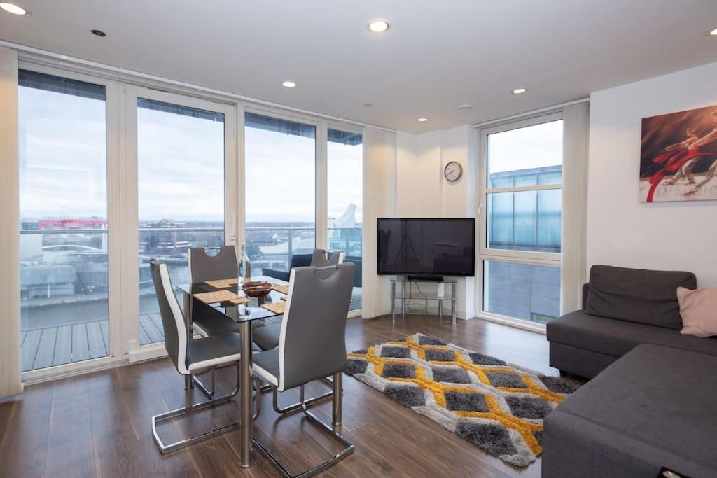 Stylish Mediacity 2Bed, Sleeps 6, Amazing Views 曼彻斯特 外观 照片